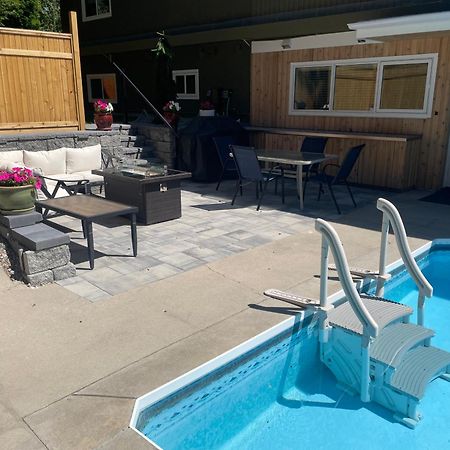 Bright Poolside Walkout Two Bedroom Basement Suite In The Okanagan Πέντικτον Εξωτερικό φωτογραφία