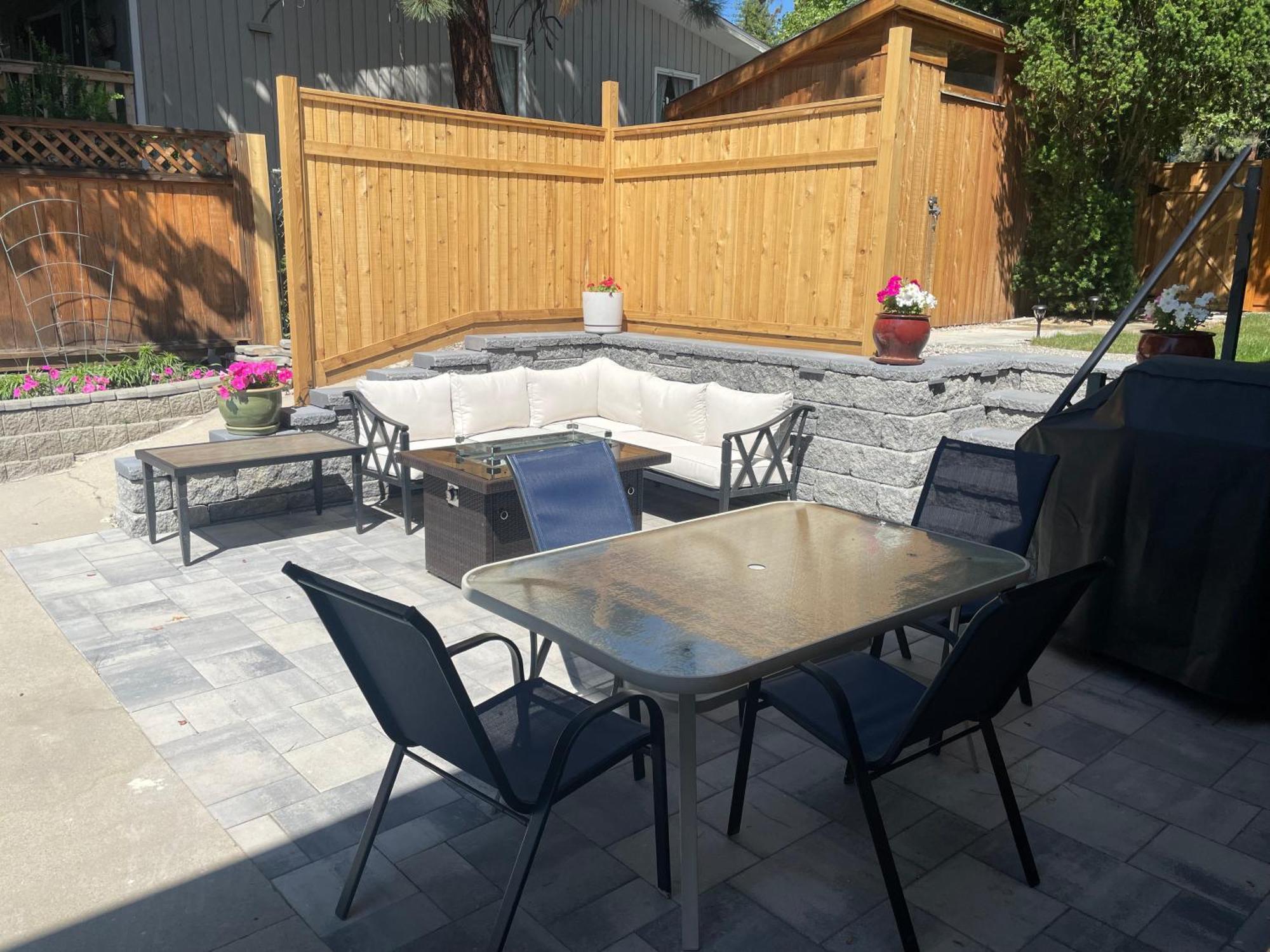 Bright Poolside Walkout Two Bedroom Basement Suite In The Okanagan Πέντικτον Εξωτερικό φωτογραφία